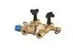 Brass connection set von Danfoss mit mehreren Gewindeanschlüssen und zwei Hebelventilen zur Regulierung des Durchflusses.